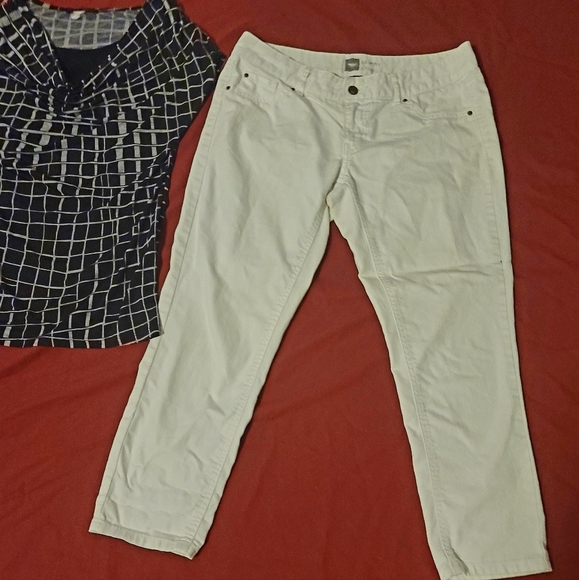 Jennie & MARLIS PETITE shirt size Med with White Skinny pants size 6 fit pants. - Picture 8 of 13